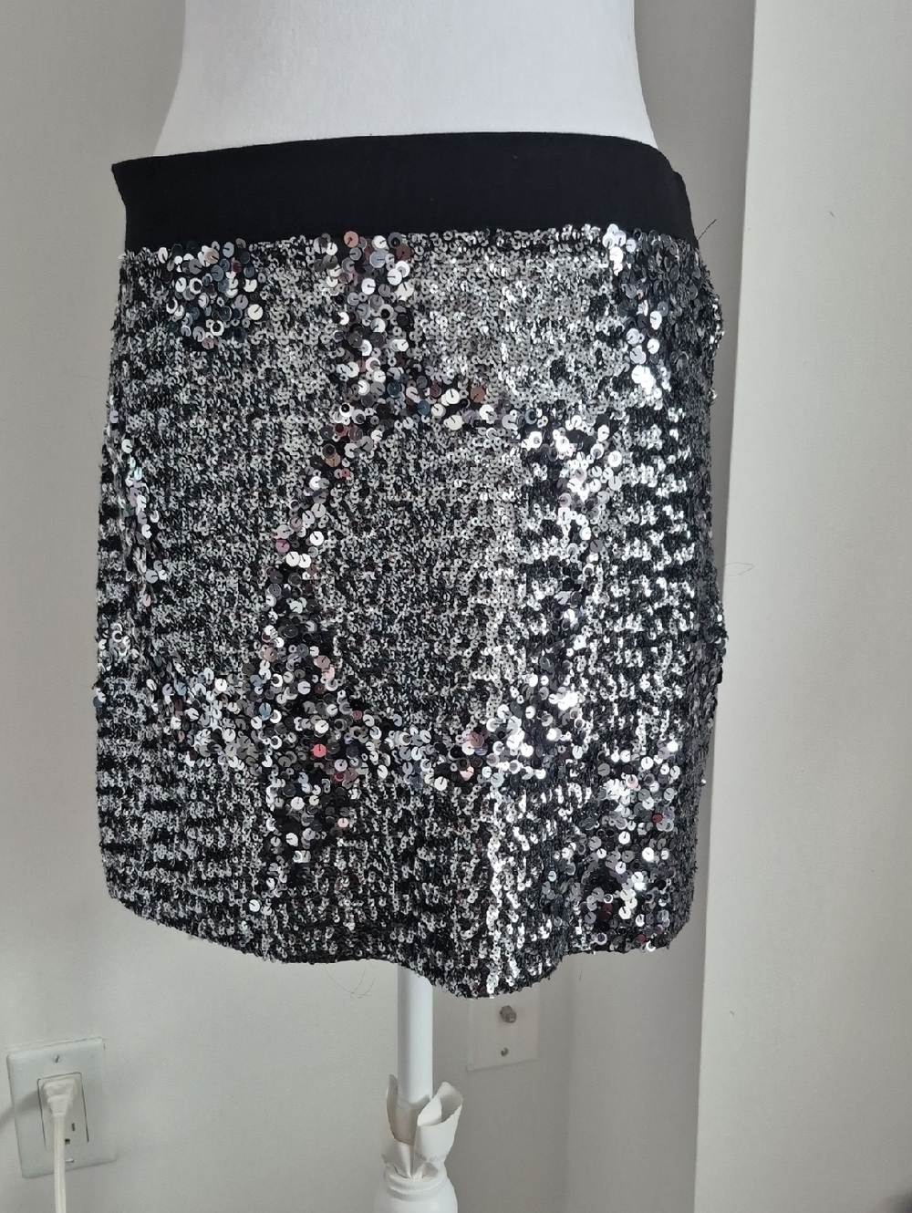 Club Monaco Silver Sequin Mini Skirt Size 6